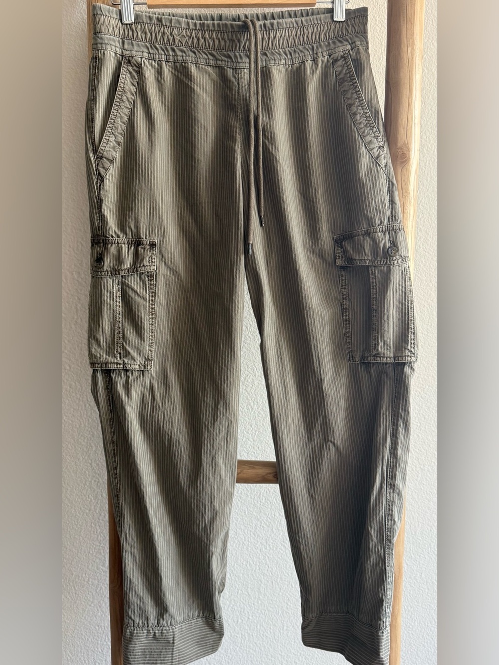 James Perse Olive Green Cargo Pants, Size 1, brand new